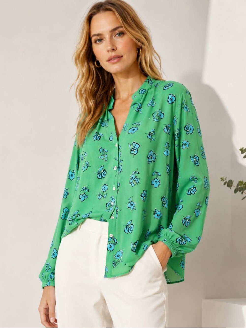 Cabi 5891 Green Floral Blouse Size Medium